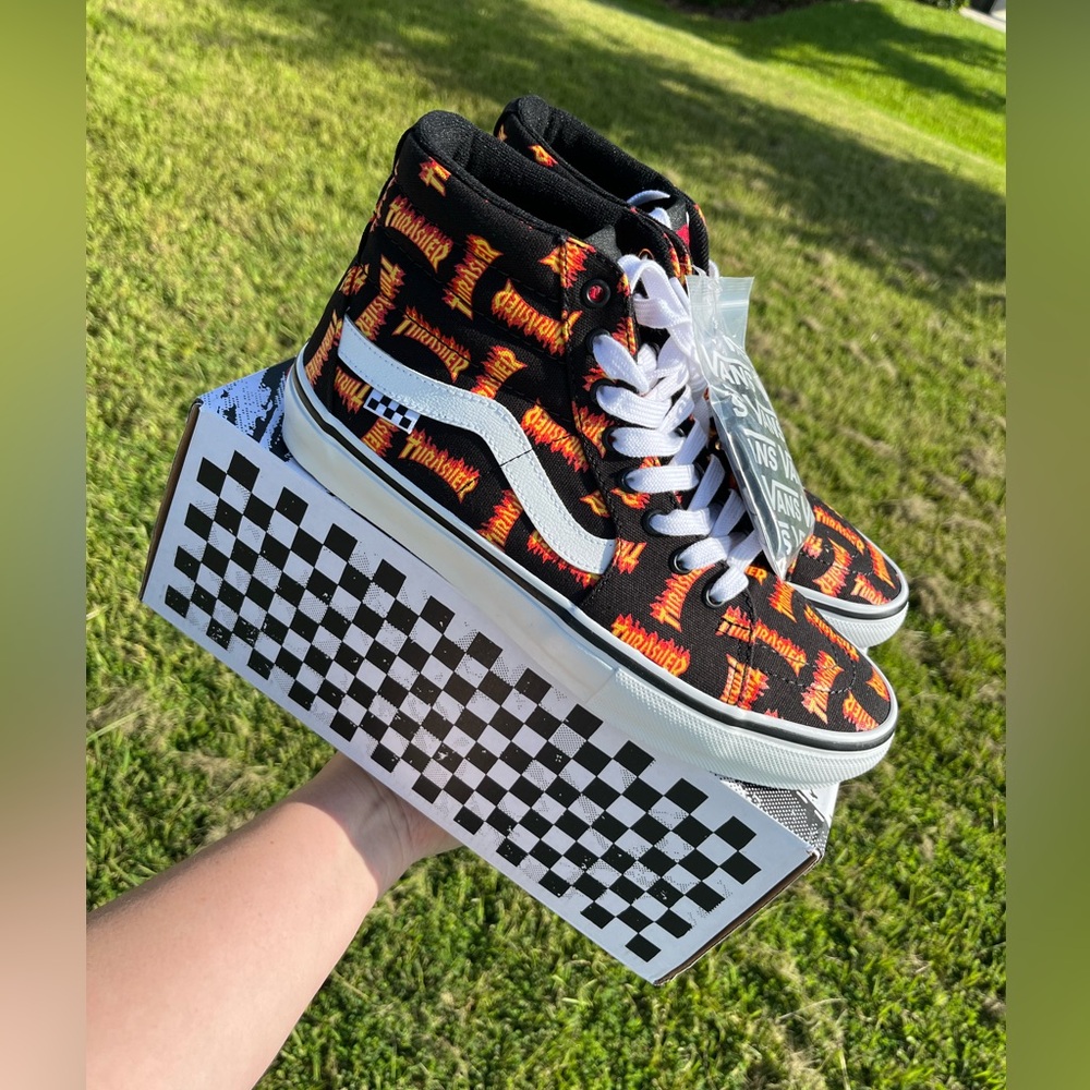 NWT Vans Thrasher x Sk8-Hi  Hightops in Black/Multi Mens Size 9 and 9.5